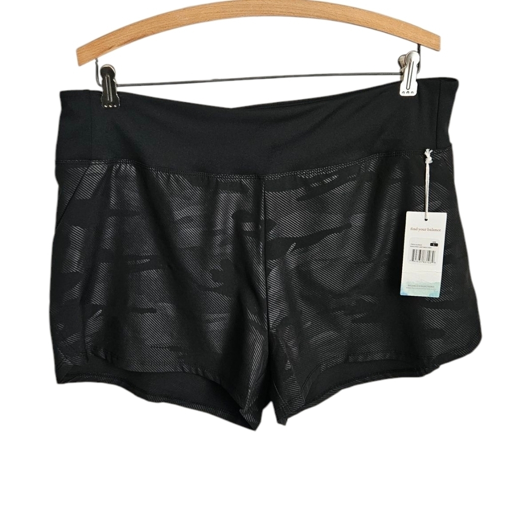 NWT Black Embossed Camo Athletic Shorts, Size Large